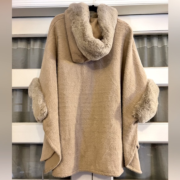 Faux Fur and Wool Hooded Cape - Picture 2 of 3